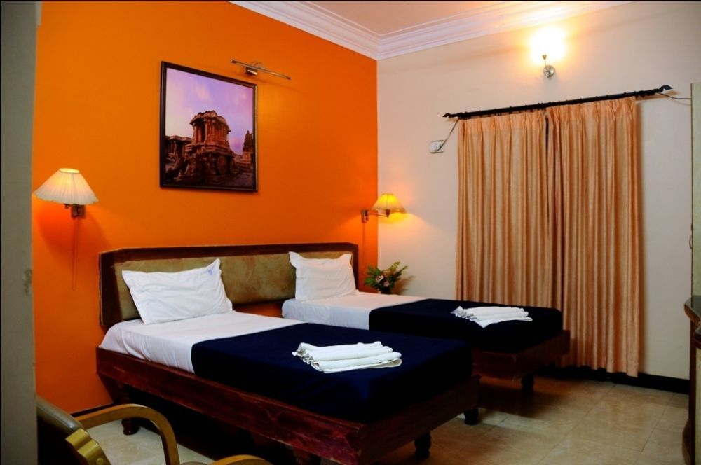 Kstdc Hotel Mayura Bhuvaneshwari Kamalapur Hampi Exterior photo
